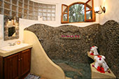 Luxurious bathroom at Casa Sarita Vacation Villa, Quepos, Costa Rica - Vacation rental Home